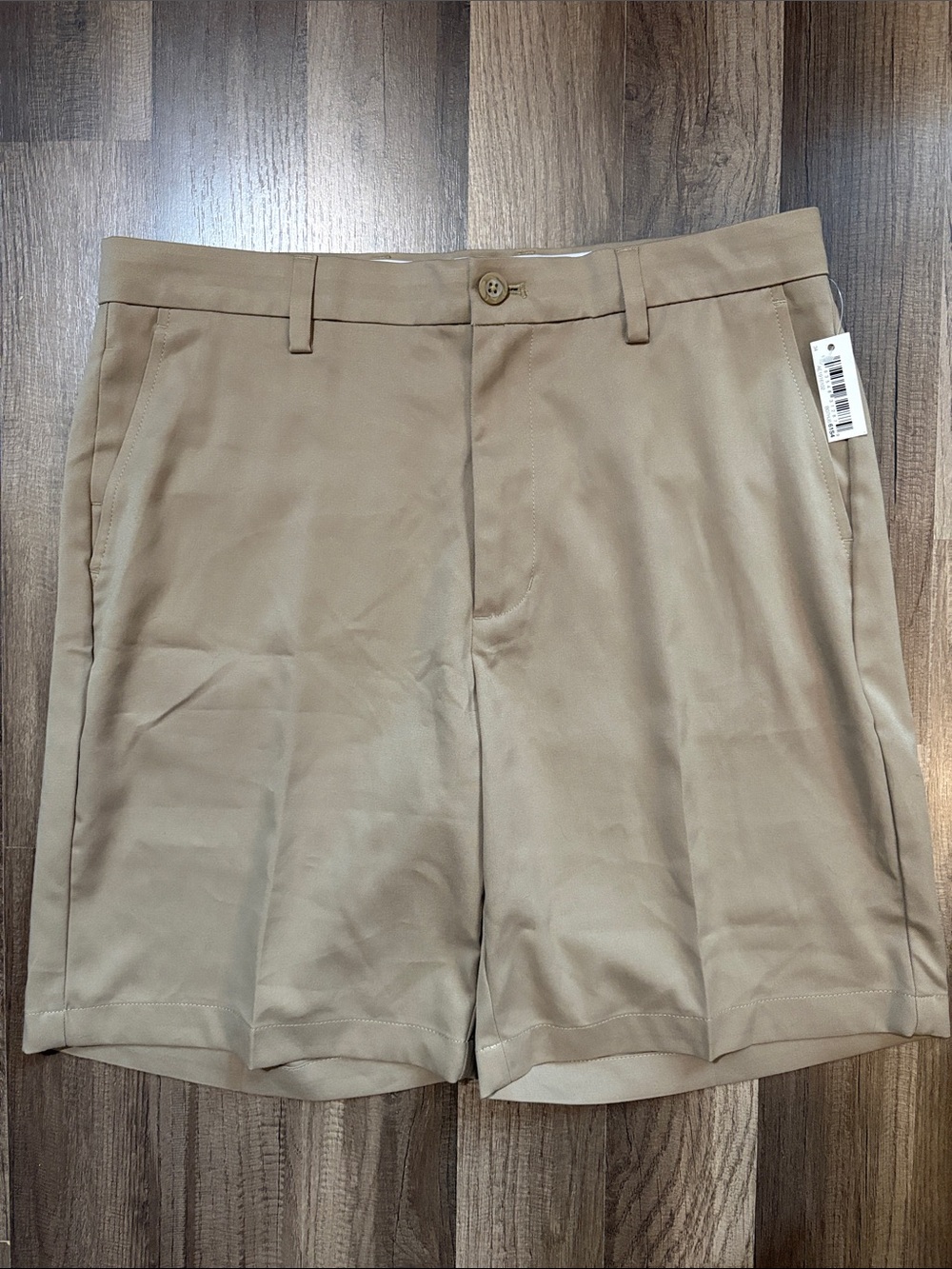 NWT Men’s 34 Khaki Flat Front Shorts 9” Inseam